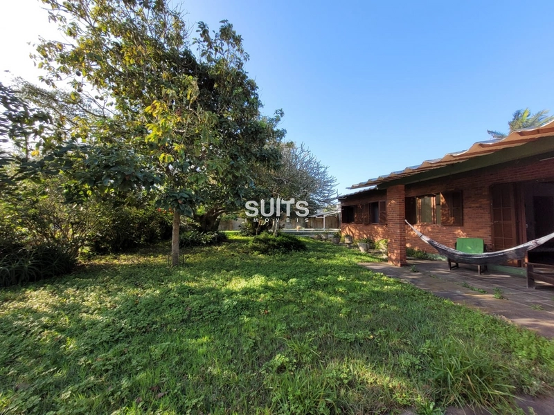 Casa com 02 terrenos na praia de Atlântida: 3ª foto da galeria de imagens do imóvel