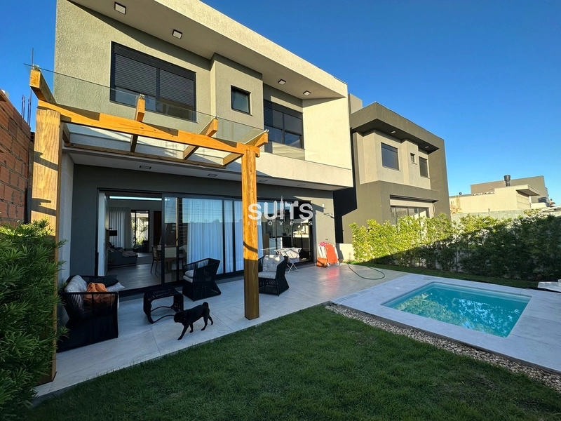 Excelente sobrado alto padrão  no Condomínio Blue em Xangri-Lá: 1ª foto da galeria de imagens do imóvel