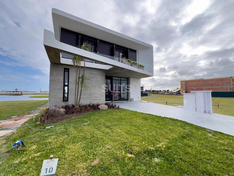 Excelente sobrado beira lago no condomínio Zen Cencept Resort: 1ª foto da galeria de imagens do imóvel