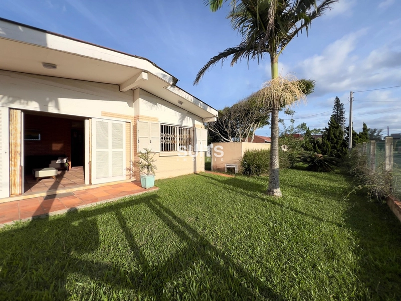 Excelente casa em 2 terrenos à venda no Centro de Xangri-lá: 2ª foto da galeria de imagens do imóvel