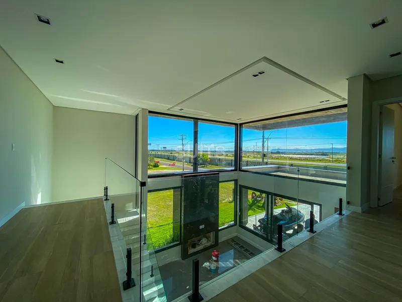 Excelente sobrado de esquina no condomínio Riviera: 3ª foto da galeria de imagens do imóvel