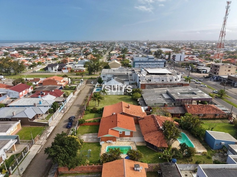 Excelente casa com 02 terrenos à venda no Centro: 3ª foto da galeria de imagens do imóvel