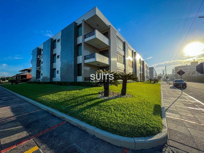 Apartamento em prédio beira-mar na praia de Atlântida: 1ª foto da galeria de imagens do imóvel