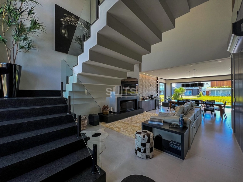 EXCELENTE SOBRADO BEIRA LAGO NO CONDOMINIO SUNSET: 4ª foto da galeria de imagens do imóvel