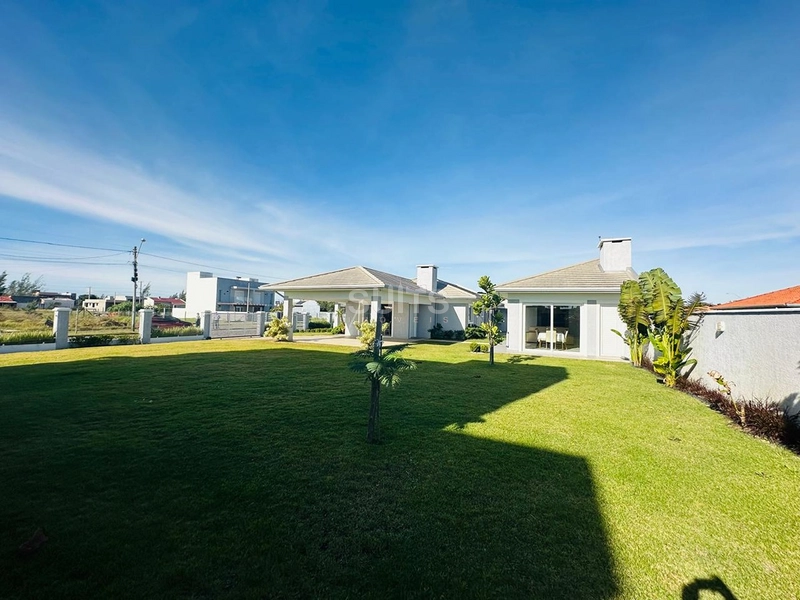 Excelente casa com 03 terrenos à venda em Atlântida Sul : 31ª foto da galeria de imagens do imóvel