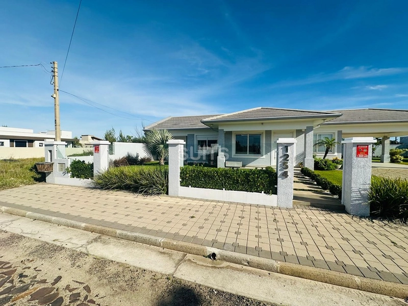 Excelente casa com 03 terrenos à venda em Atlântida Sul : 2ª foto da galeria de imagens do imóvel