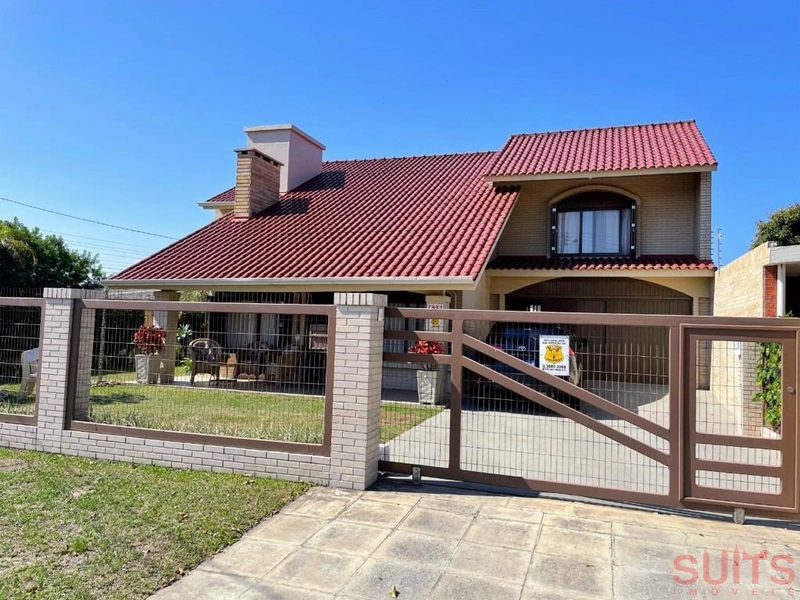 Lindíssimo sobrado em excelente localização no Centro de Xangri-Lá: 1ª foto da galeria de imagens do imóvel