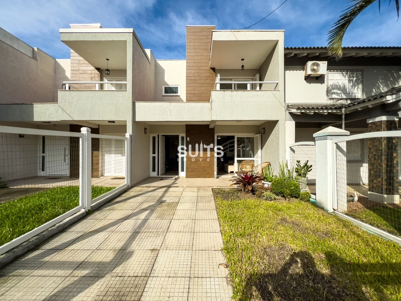 Ótimo sobrado próximo ao mar no Centro de Xangri-Lá: 1ª foto da galeria de imagens do imóvel