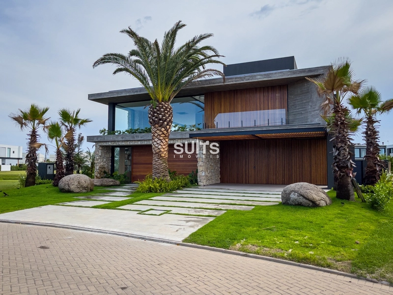 Mansão nas margens do lago do condomínio Sense: 1ª foto da galeria de imagens do imóvel