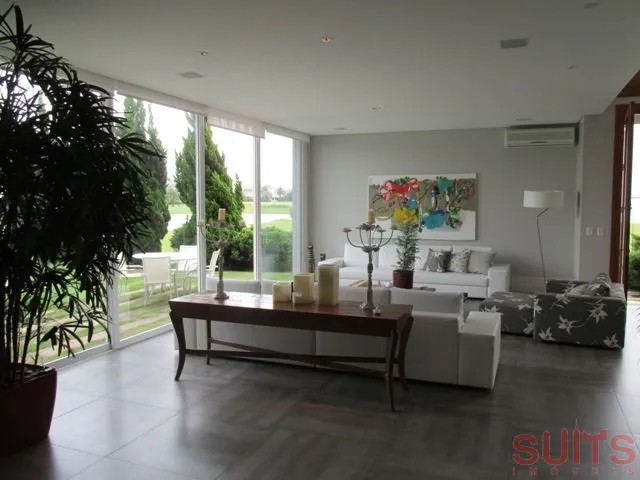 Linda Mansão no Condomínio Bosques de Atlântida: 8ª foto da galeria de imagens do imóvel