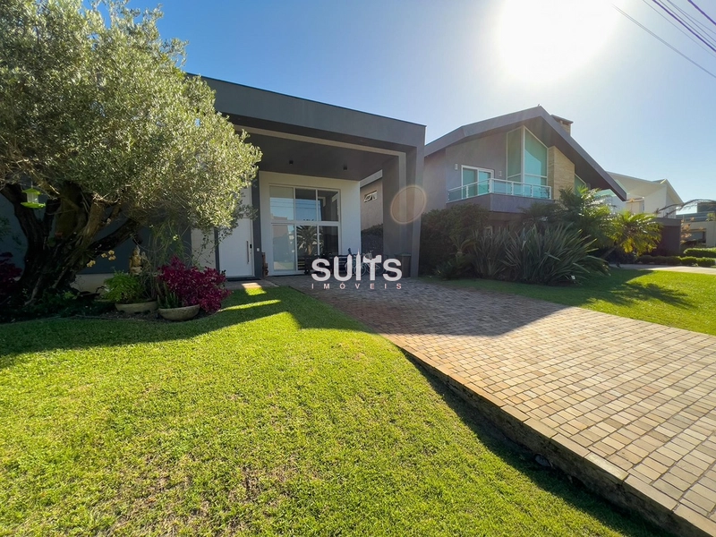 Linda casa com vista para o lago no Condomínio Enseada: 2ª foto da galeria de imagens do imóvel