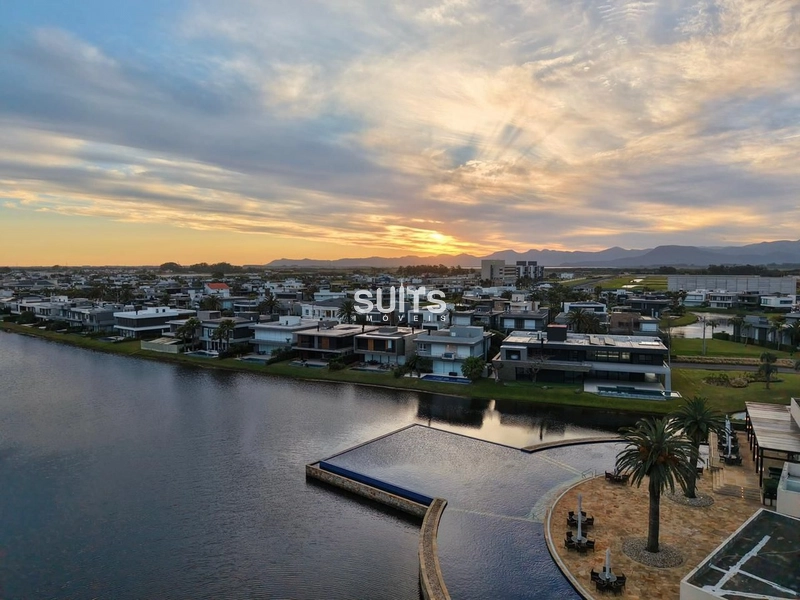 A melhor mansão à venda no condomínio Enseada: 1ª foto da galeria de imagens do imóvel