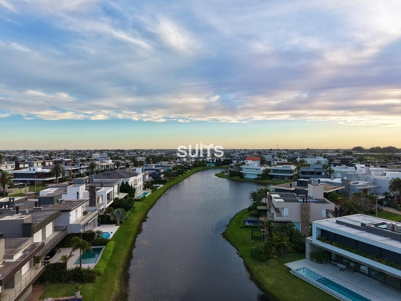 A melhor mansão à venda no condomínio Enseada: 3ª foto da galeria de imagens do imóvel