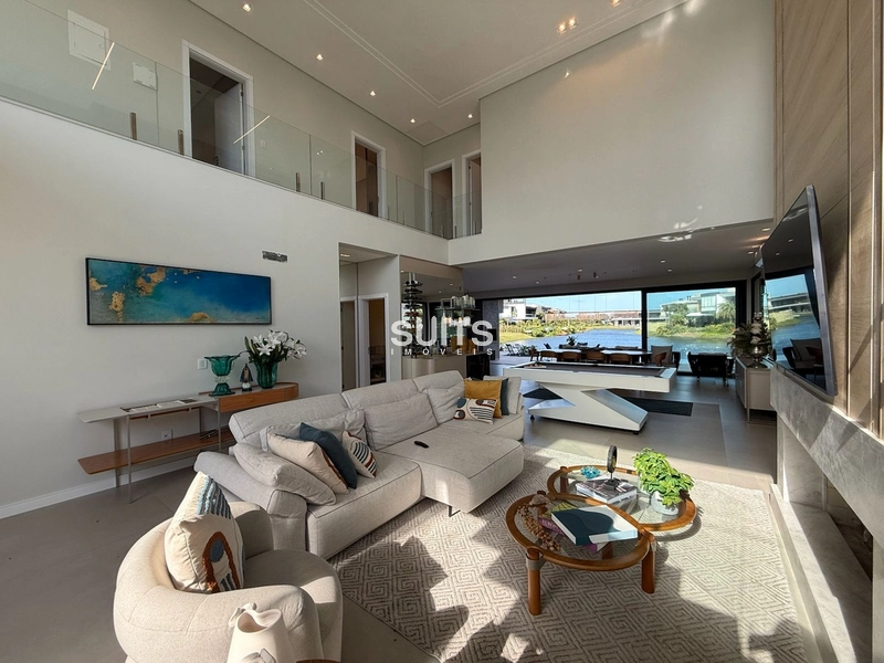 Excelente sobrado nas margens do lago no condomínio Sense: 3ª foto da galeria de imagens do imóvel