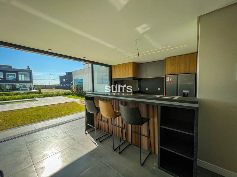 Lindo sobrado beira lago no condomínio Riviera: 9ª foto da galeria de imagens do imóvel