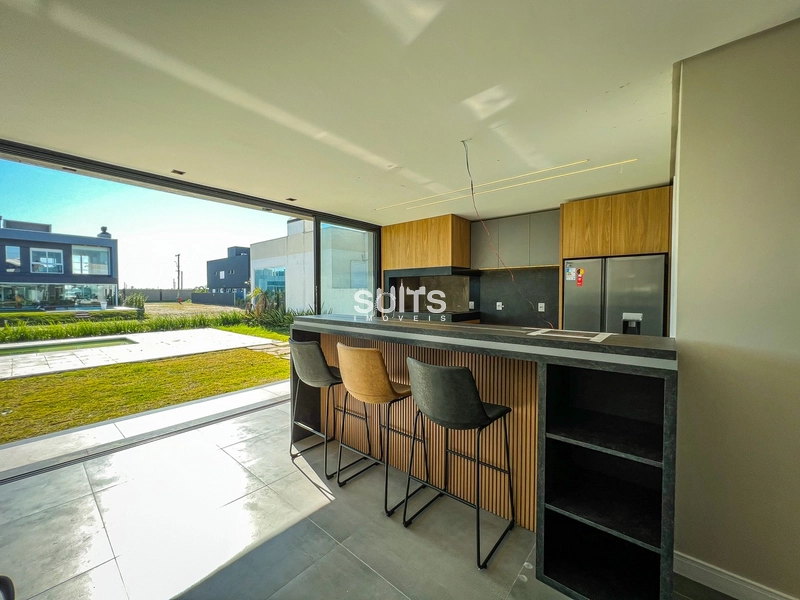 Lindo sobrado beira lago no condomínio Riviera: 8ª foto da galeria de imagens do imóvel