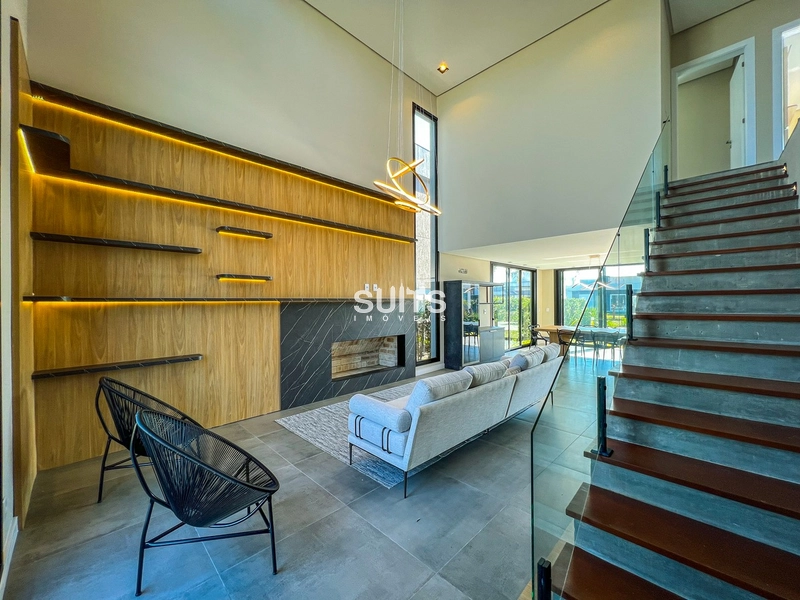 Lindo sobrado beira lago no condomínio Riviera: 2ª foto da galeria de imagens do imóvel