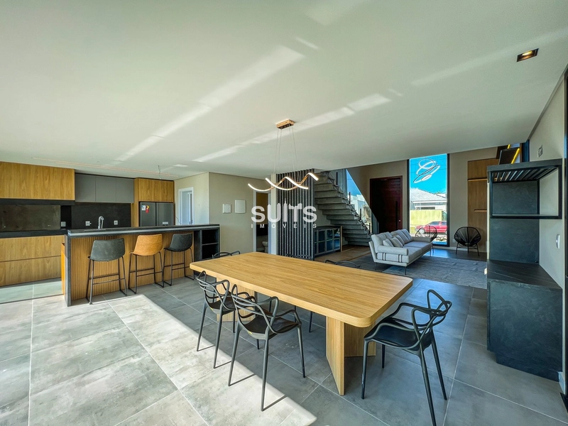 Lindo sobrado beira lago no condomínio Riviera: 6ª foto da galeria de imagens do imóvel