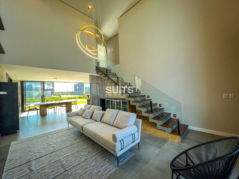 Lindo sobrado beira lago no condomínio Riviera: 3ª foto da galeria de imagens do imóvel