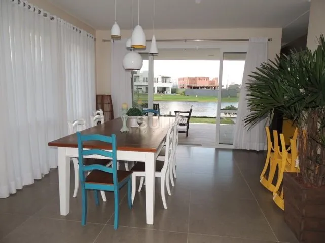 Sobrado beira lago no cond. Ventura: 8ª foto da galeria de imagens do imóvel