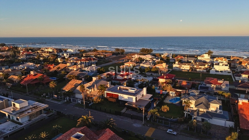 Magnifico sobrado à venda em Atlântida : 4ª foto da galeria de imagens do imóvel