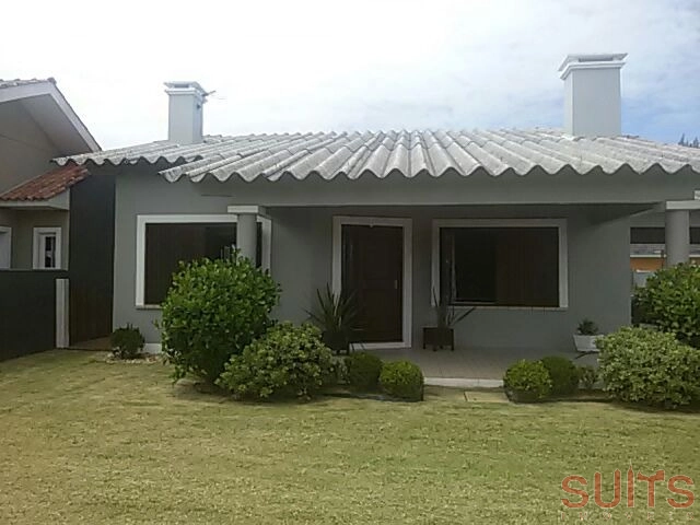 Belíssima casa em excelente localização na praia de Atlântida: 2ª foto da galeria de imagens do imóvel