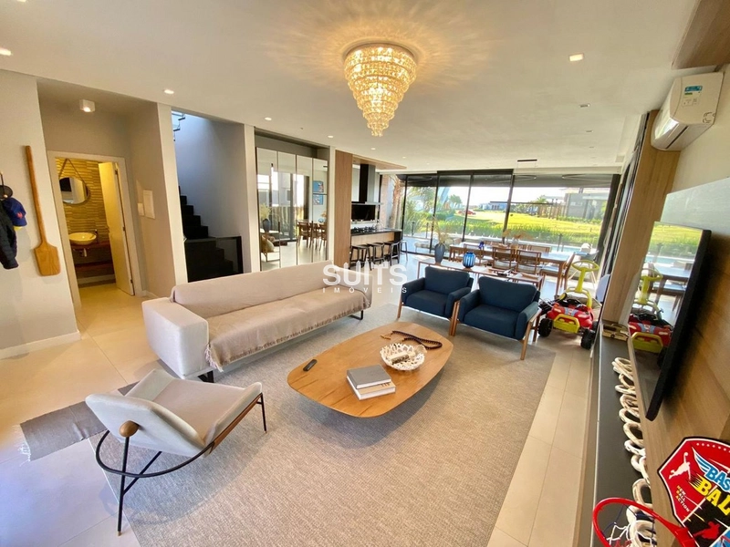 Belíssimo sobrado beira lago à venda no condomínio Riviera: 3ª foto da galeria de imagens do imóvel