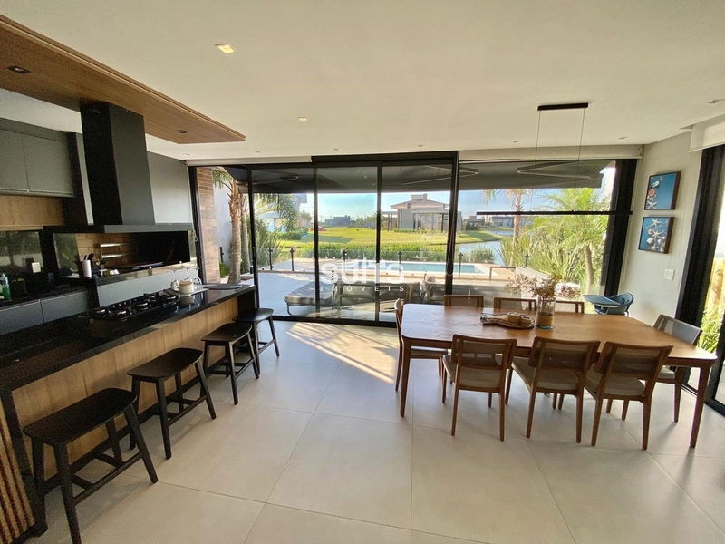 Belíssimo sobrado beira lago à venda no condomínio Riviera: 6ª foto da galeria de imagens do imóvel