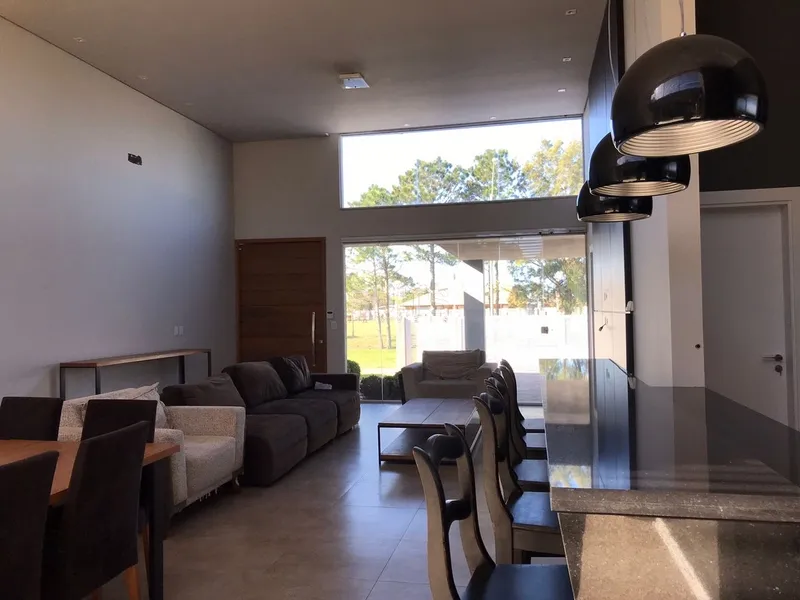 Incrível casa bem localizada na praia de Atlântida: 4ª foto da galeria de imagens do imóvel