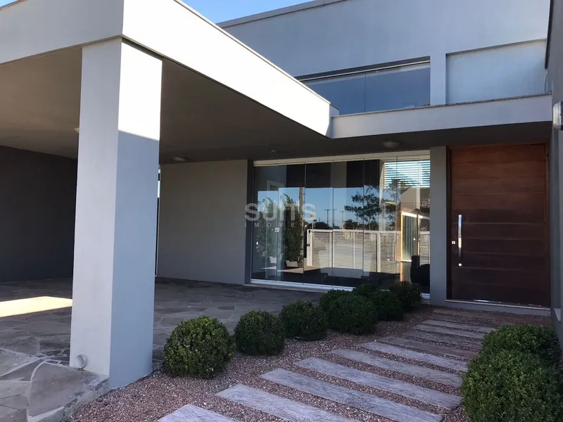 Incrível casa bem localizada na praia de Atlântida: 2ª foto da galeria de imagens do imóvel