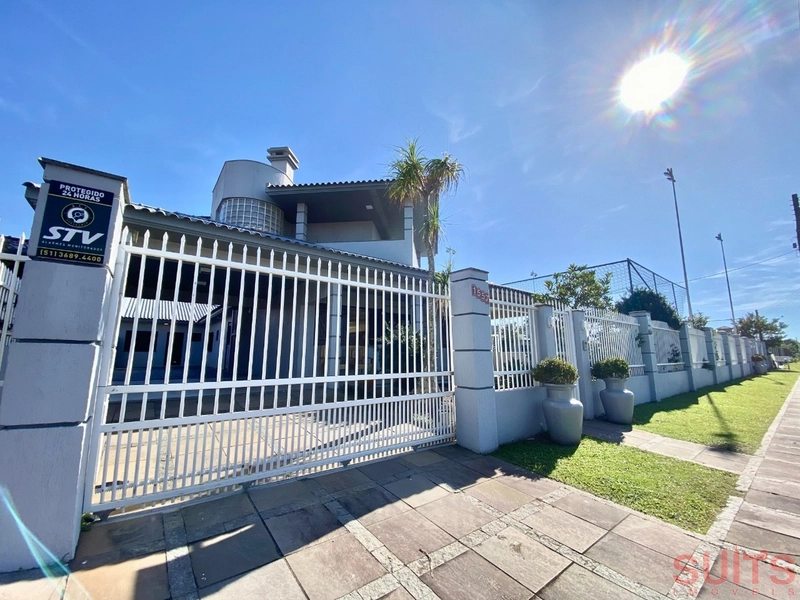 Incrível sobrado com 03 terrenos na praia de Atlântida: 3ª foto da galeria de imagens do imóvel