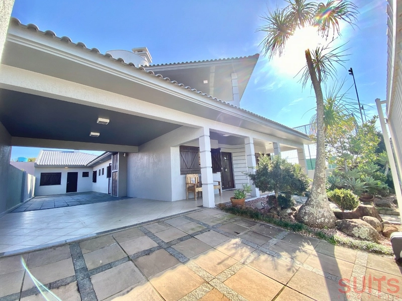 Incrível sobrado com 03 terrenos na praia de Atlântida: 1ª foto da galeria de imagens do imóvel