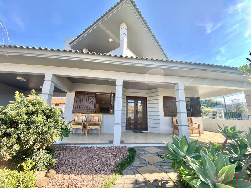 Incrível sobrado com 03 terrenos na praia de Atlântida: 2ª foto da galeria de imagens do imóvel