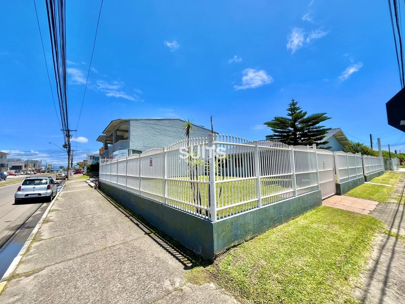 Casa com 02 terrenos no centro de Xangri-lá: 2ª foto da galeria de imagens do imóvel