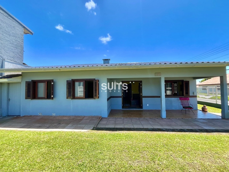 Casa com 02 terrenos no centro de Xangri-lá: 1ª foto da galeria de imagens do imóvel