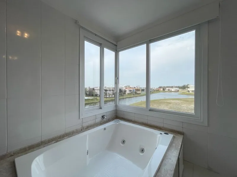 Lindo Sobrado no Condomínio Riviera, mobiliado e decorado: 23ª foto da galeria de imagens do imóvel