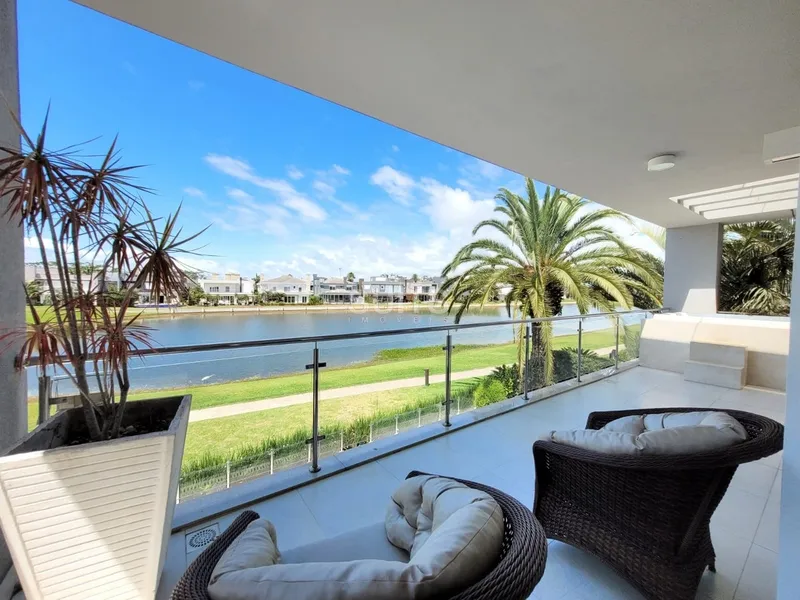 Sobrado nas margens do lago no condomínio Bosques de Atlântida: 38ª foto da galeria de imagens do imóvel