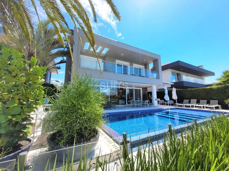 Sobrado nas margens do lago no condomínio Bosques de Atlântida: 5ª foto da galeria de imagens do imóvel