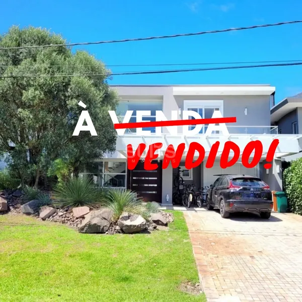 Sobrado nas margens do lago no condomínio Bosques de Atlântida: 1ª foto da galeria de imagens do imóvel