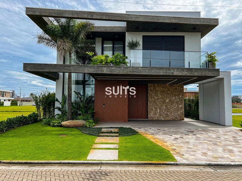 Belíssimo sobrado à beira lago no condomínio Amare Home Resort: 1ª foto da galeria de imagens do imóvel