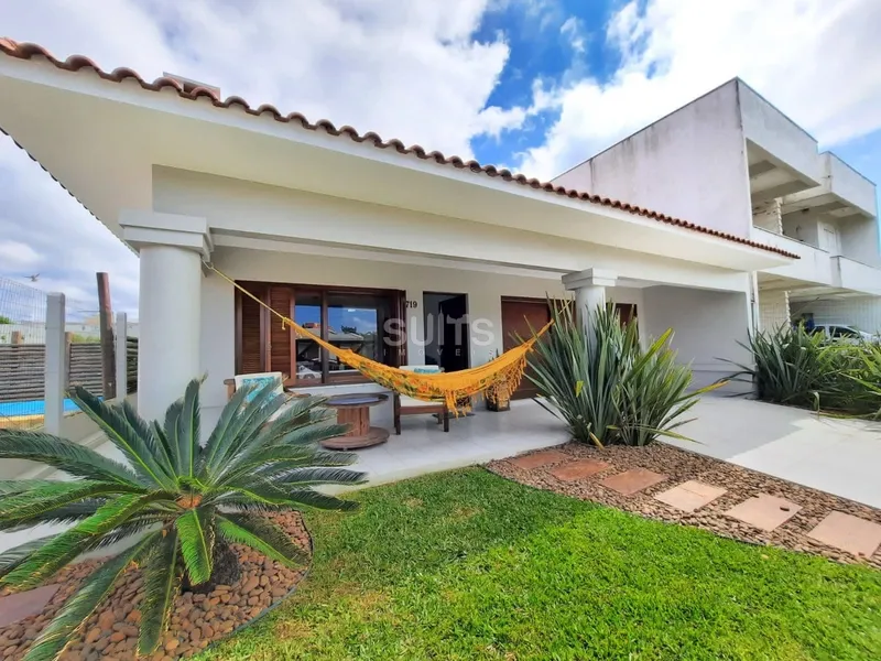 Lindíssima casa em excelente localização no centro de Xangri-Lá: 2ª foto da galeria de imagens do imóvel