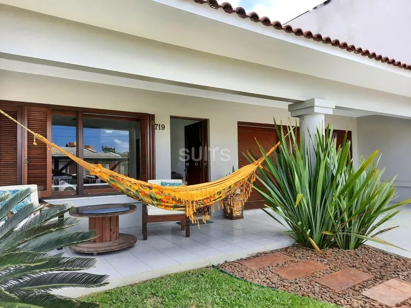 Lindíssima casa em excelente localização no centro de Xangri-Lá: 3ª foto da galeria de imagens do imóvel