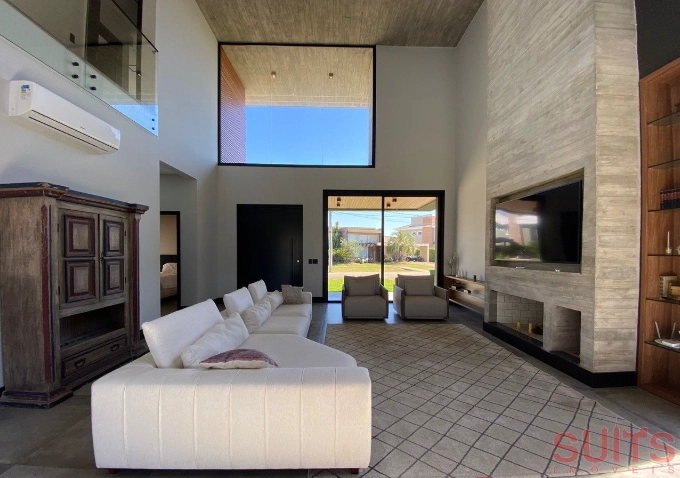 Excelente sobrado beira lago Condomínio Ventura: 2ª foto da galeria de imagens do imóvel