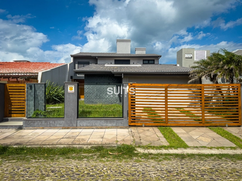 Magnífico sobrado na divisa com Atlântida a 2 quadras do mar: 1ª foto da galeria de imagens do imóvel