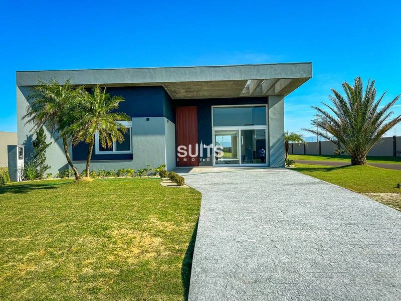 Excelente casa de esquina no condomínio Riviera: 1ª foto da galeria de imagens do imóvel