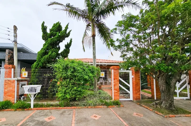 Excelente casa no centro de Xangri-lá próximo do mar: 2ª foto da galeria de imagens do imóvel