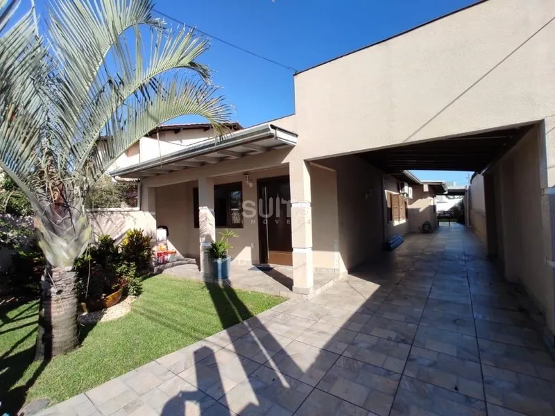 Linda casa à venda no centro de Xangri-Lá: 3ª foto da galeria de imagens do imóvel