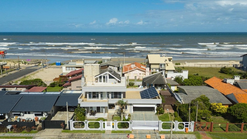 Magnífico sobrado com 3 andares junto ao mar em Xangri-Lá: 1ª foto da galeria de imagens do imóvel