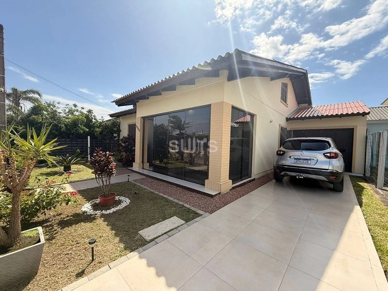 Excelente casa à venda no Centro de Xangri-Lá : 2ª foto da galeria de imagens do imóvel