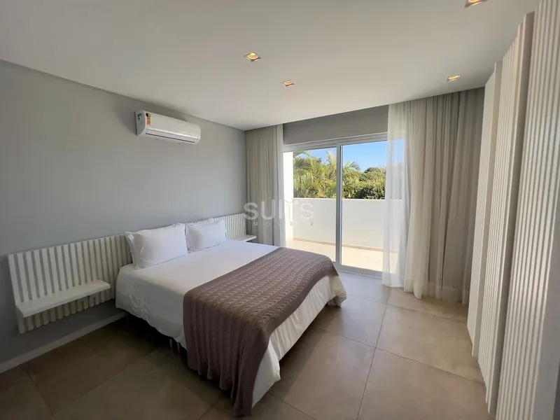 Espetacular mansão beira lago no condomínio Bosques de Atlântida: 18ª foto da galeria de imagens do imóvel